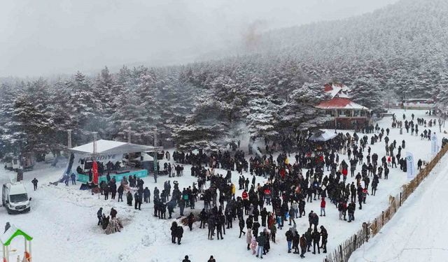 Bin 200 rakımlı yaylada kış festivali, renkli görüntülere sahne oldu