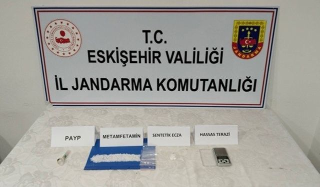 Bursa’dan Eskişehir’e uyuşturucu madde getiren şahsı jandarma yakaladı