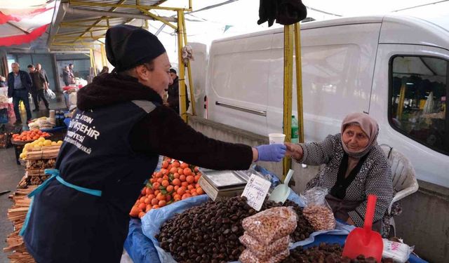 Büyükşehir’in sıcak çorba ikramı vatandaşları memnun ediyor