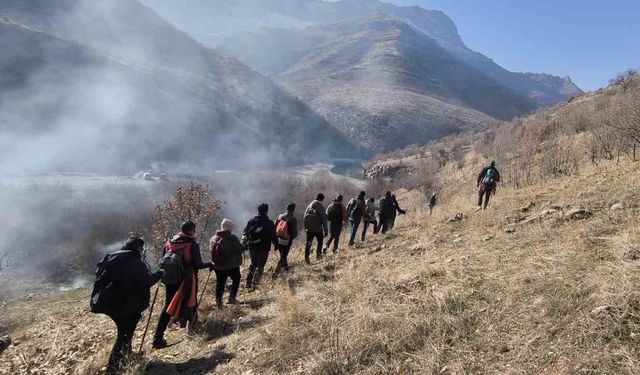 Dağcılardan Şemdinli’deki kanyonlara doğa yürüyüşü