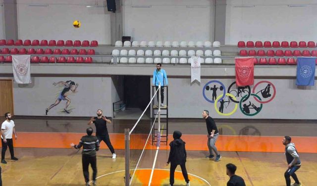 Diyadin’de kurumlar arası voleybol turnuvası