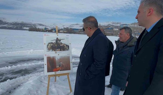 Donan göl üzerinde resim sergisi açıldı