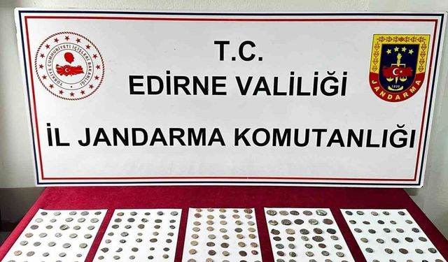 Edirne’de yolcu otobüsünde 177 tarihi sikke ele geçirildi