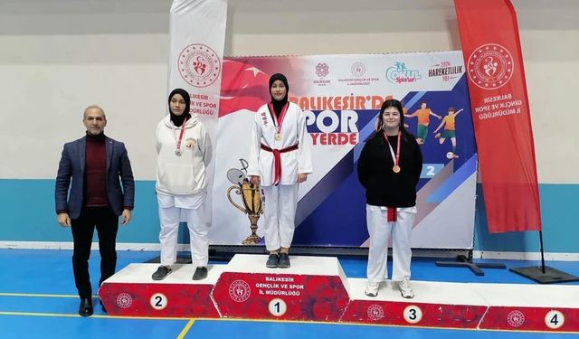 Edremit Anadolu İmam Hatip Lisesi Öğrencileri Taekwondo il müsabakalarında ödül kazandı