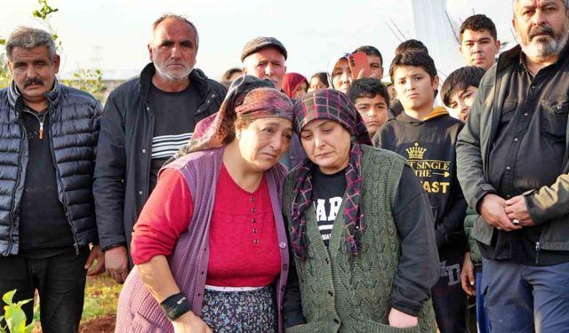 Elinde orakla çatıya çıkıp evini yıktırmamak için direndi