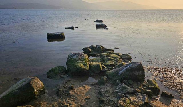 Erdek Körfezi’nde deniz çekildi, antik liman gün yüzüne çıktı