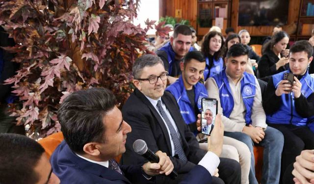 Gençlik ve Spor Bakanı Osman Aşkın Bak, gençlere söz verdi