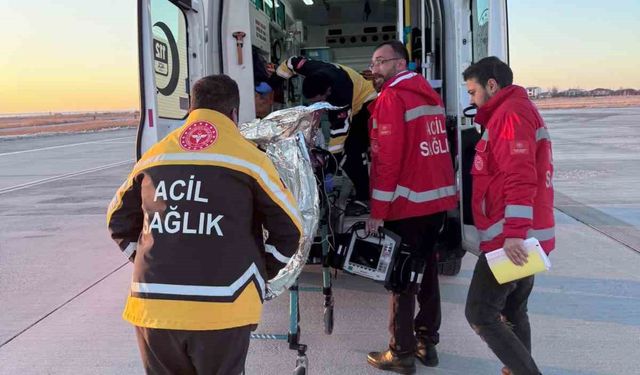 Hakkari’deki hasta ambulans helikopterle Van’a nakledildi