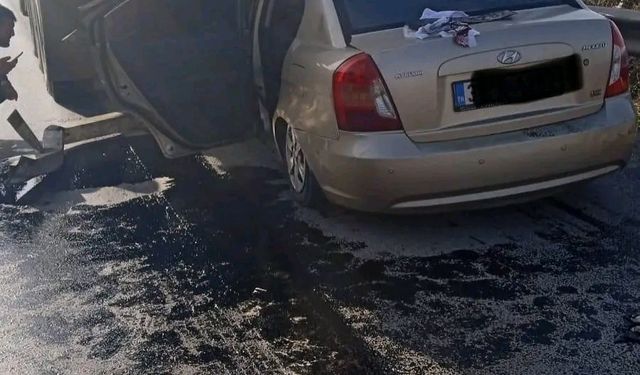 Hatay’da otomobil tırın altına girdi: 2 kişi yaralandı