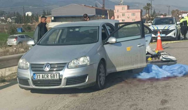 Hatay’da otomobilin yola savurduğu motosikletli kamyonetin çarpması sonucu hayatını kaybetti