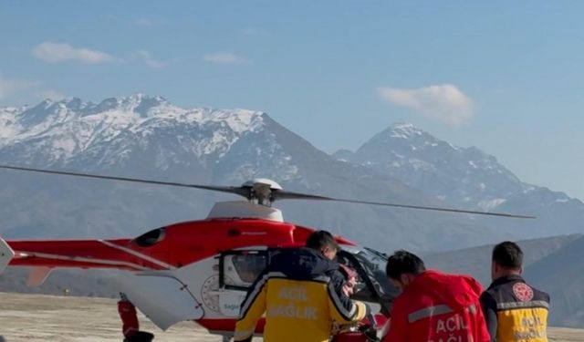 Helikopter ambulans Melisa bebek için havalandı