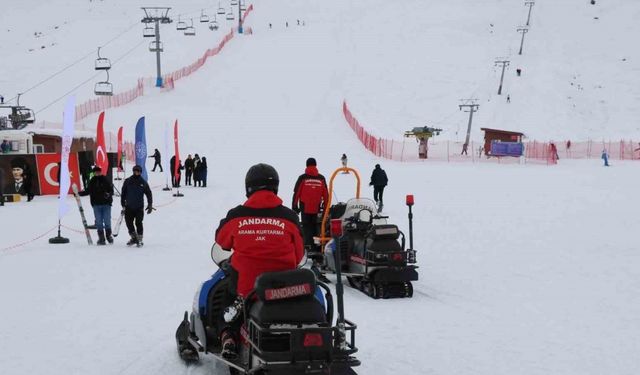 Hesarek Kayak Merkezi’nde JAK görev başında