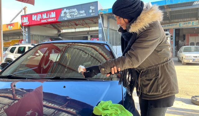 Kadın kuaförü, sanayide oto boyacısı oldu: Saçları değil, kaportayı boyuyor