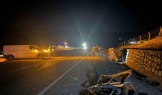 Kamyonet ile otomobil çarpıştı: 4 ağır yaralı