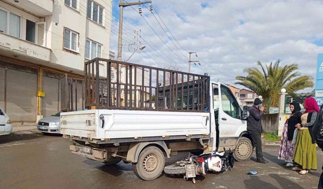 Kamyonete çarpan motosiklet sürücüsü yaralandı