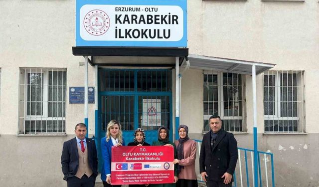 Karabekir ilkokulu öğretmenleri Prag yolcusu