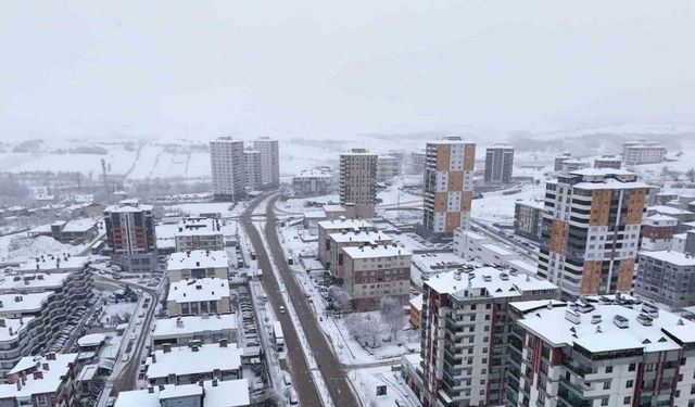 Kastamonu’da kar yağışı şehir merkezini beyaza bürüdü