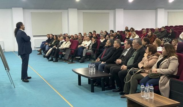 Kaymakam İlyas Memiş, veli akademisi seminerine katıldı