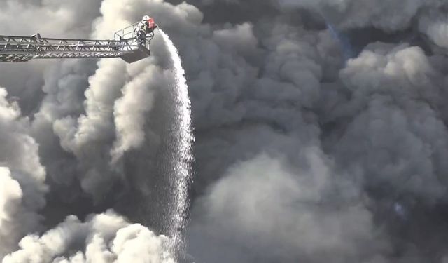 Kırklareli’nde oyuncak fabrikası yangını 4 saattir devam ediyor