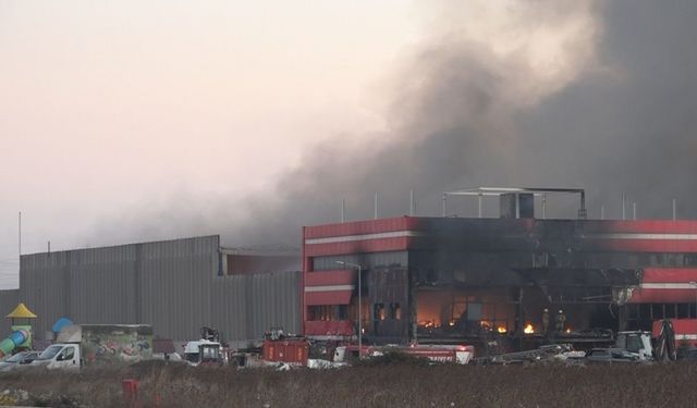 Kırklareli’nde oyuncak fabrikasındaki yangın kontrol altına alındı