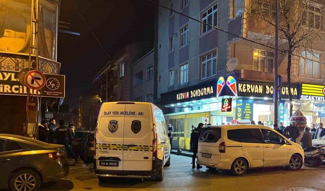 Küçükçekmece’de çay ocağına bomba atıldı