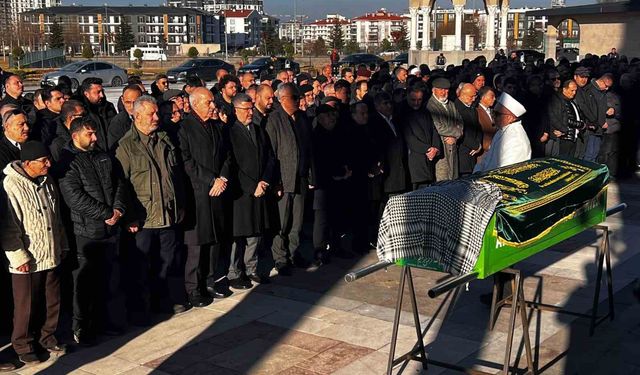 Kurtulmuş, kanaat önderinin cenaze törenine katıldı