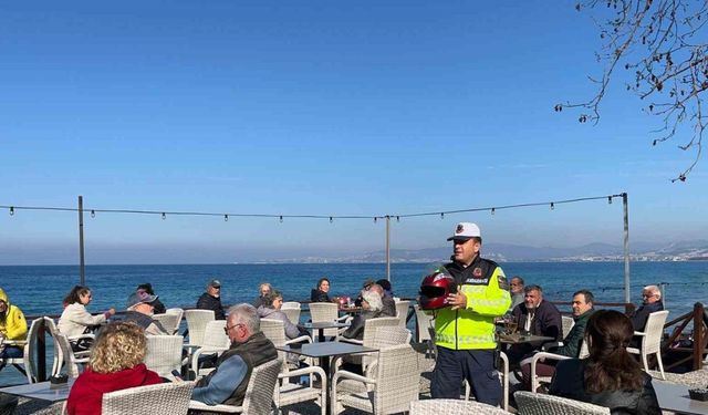 Kuşadası’nda trafik jandarmasından motosiklet ve kask eğitimi