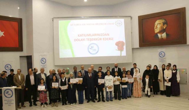 Kütahya’da ortaokullar arası sözlü anlatım yarışmasının finali ve ödül töreni