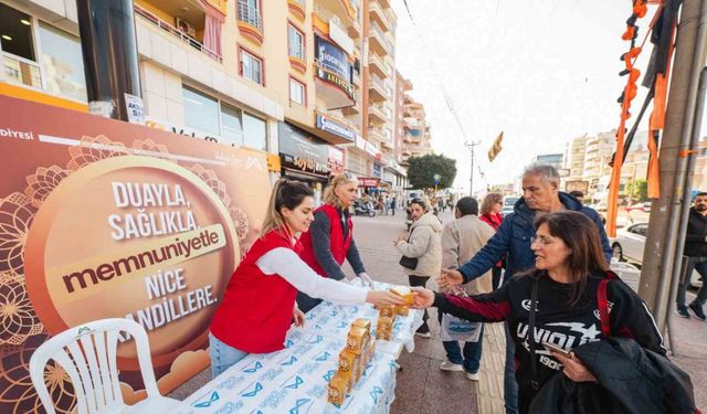 Mersin Büyükşehir Belediyesi, Regaip Kandili’nde 15 bin kandil simidi dağıttı