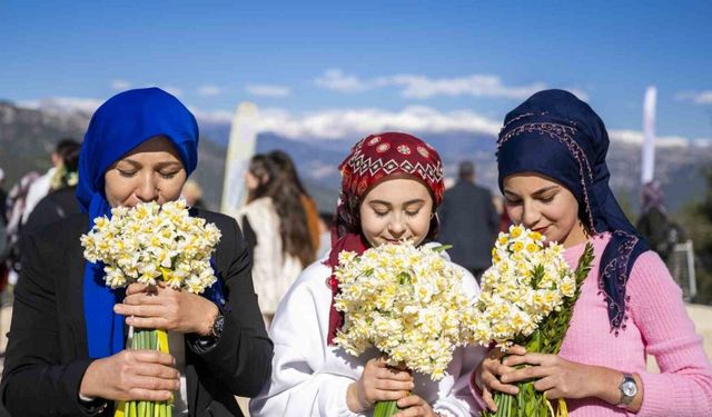 Mersin’de 3. Nergis Şenliği düzenlendi