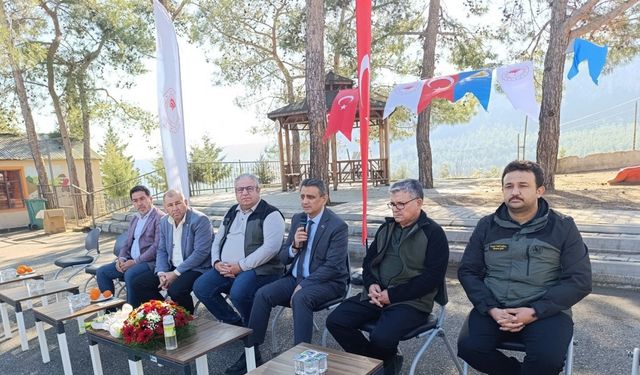 Mersin’de köylüler orman yangınlarıyla mücadele konusunda bilgilendiriliyor