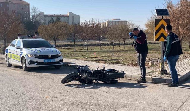 Motosiklet ile hafif ticari araç çarpıştı: 1 ölü, 1 yaralı