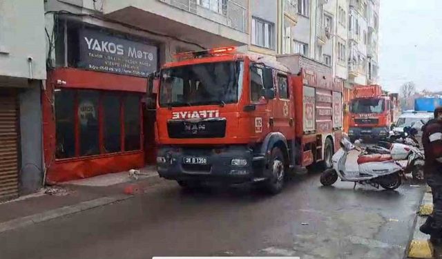 Motosiklet tamirhanesinde çıkan yangın itfaiye tarafından söndürüldü