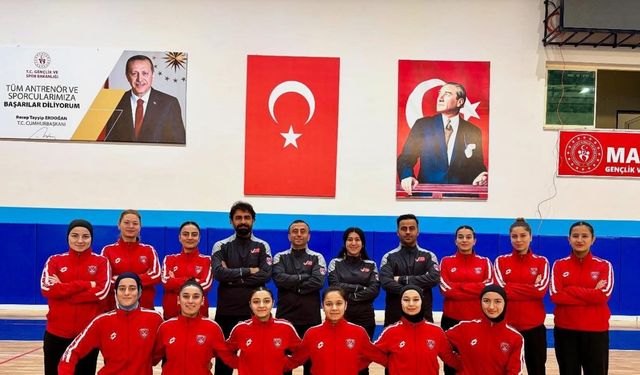 Muğlalı Hokey Antrenörü Şen, Ümit Milli Takım ile Avrupa şampiyonasında