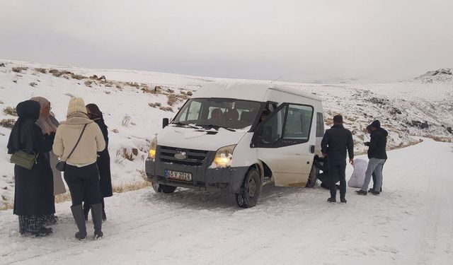 Muradiye’de kar ve buzlanma ulaşımı aksattı