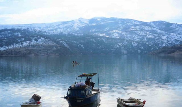 Muş’ta balıkçıların zorlu kış mesaisi: Kalehan Barajı’nda ekmek mücadelesi