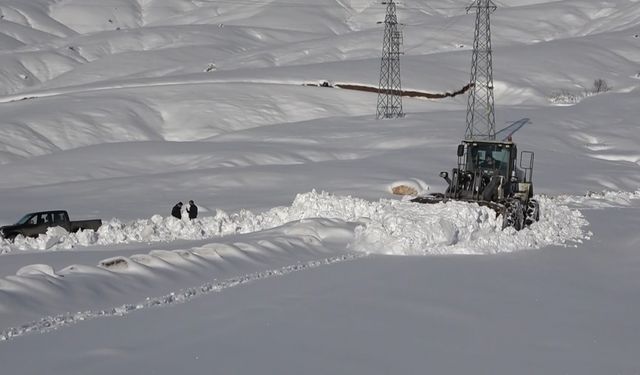 Muş’ta kar yağışı ve tipi nedeniyle kapanan köy yolları ulaşıma açıldı