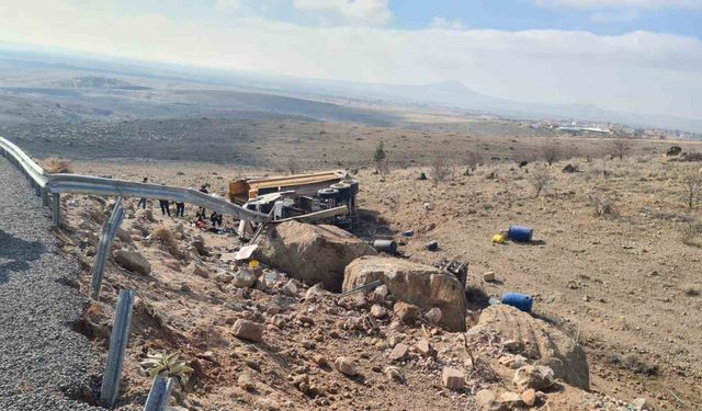 Niğde’de kamyon devrildi: 1 ölü, 1 yaralı