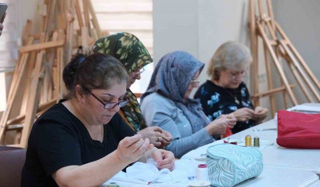 Odunpazarı Belediyesi’nden kadınlara iğne oyası atölyesi