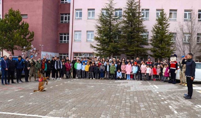 Öğrencilere jandarma birimleri tanıtıldı