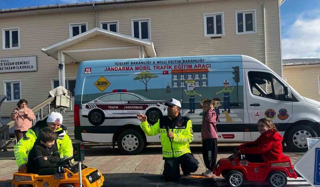 Öğrencilere trafik eğitimi