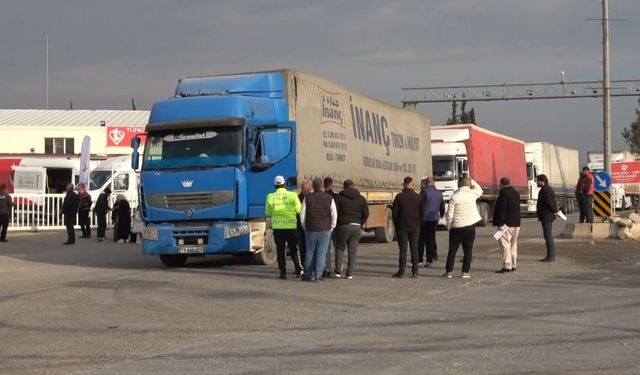 Öncüpınar Sınır Kapısı’nda kilometrelerce tır kuyruğu