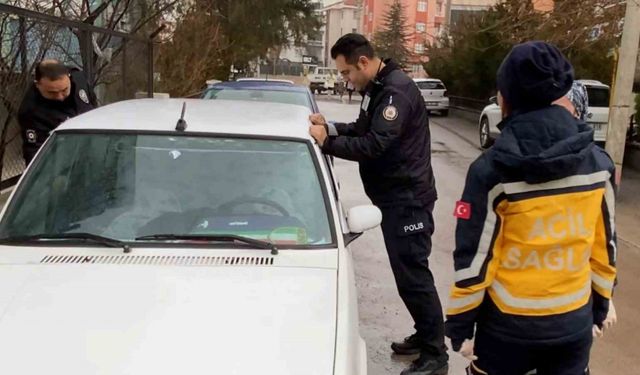 Öyle derin uyumuş ki polis sallayarak uyandırdı