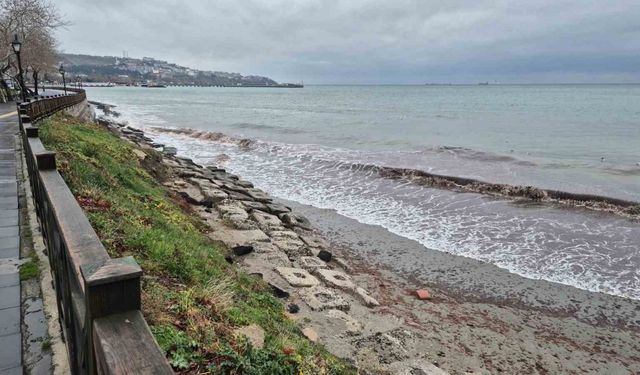 Poyraz fırtınası nedeniyle balıkçılar denize açılamadı