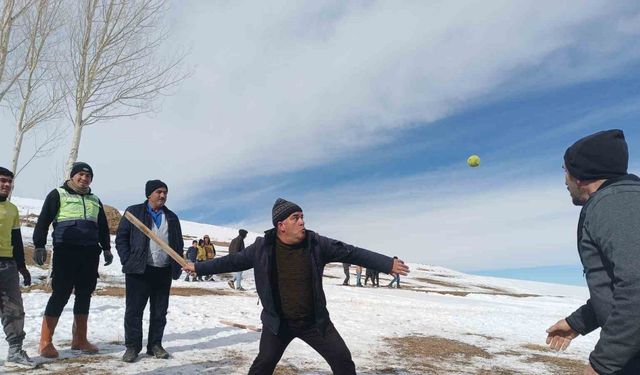 Saray usulü beyzbol: ’Topa şeko’ oyunu