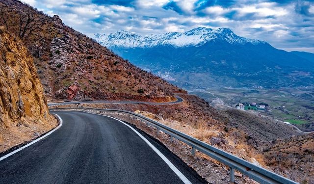 Sason’da iki köyü ilçeye bağlayan yollar asfalta kavuştu