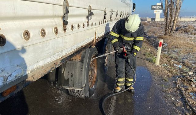 Seyir halindeki tırda yangın paniği