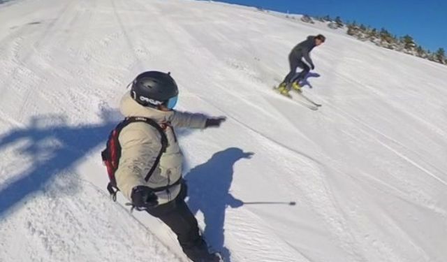 Snowboardcu ile kayakçı kozlarını Zigana Dağı’nda paylaştı