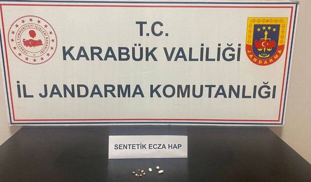 Şüpheli şahsın üzerinden sentetik ecza hap çıktı