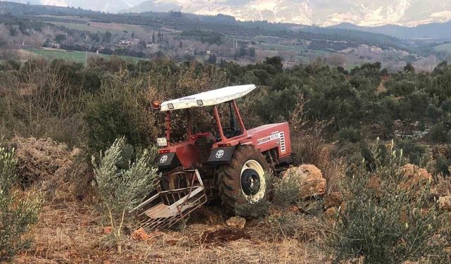 Tarlasında taş temizlerken traktörden düşen çiftçi, traktörün üzerinden geçmesi sonucu yaralandı